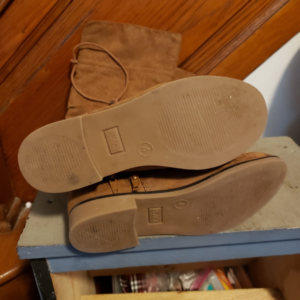 Girls boots